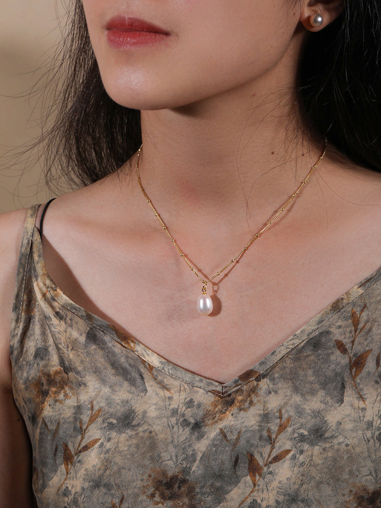 Baroque pearl necklace