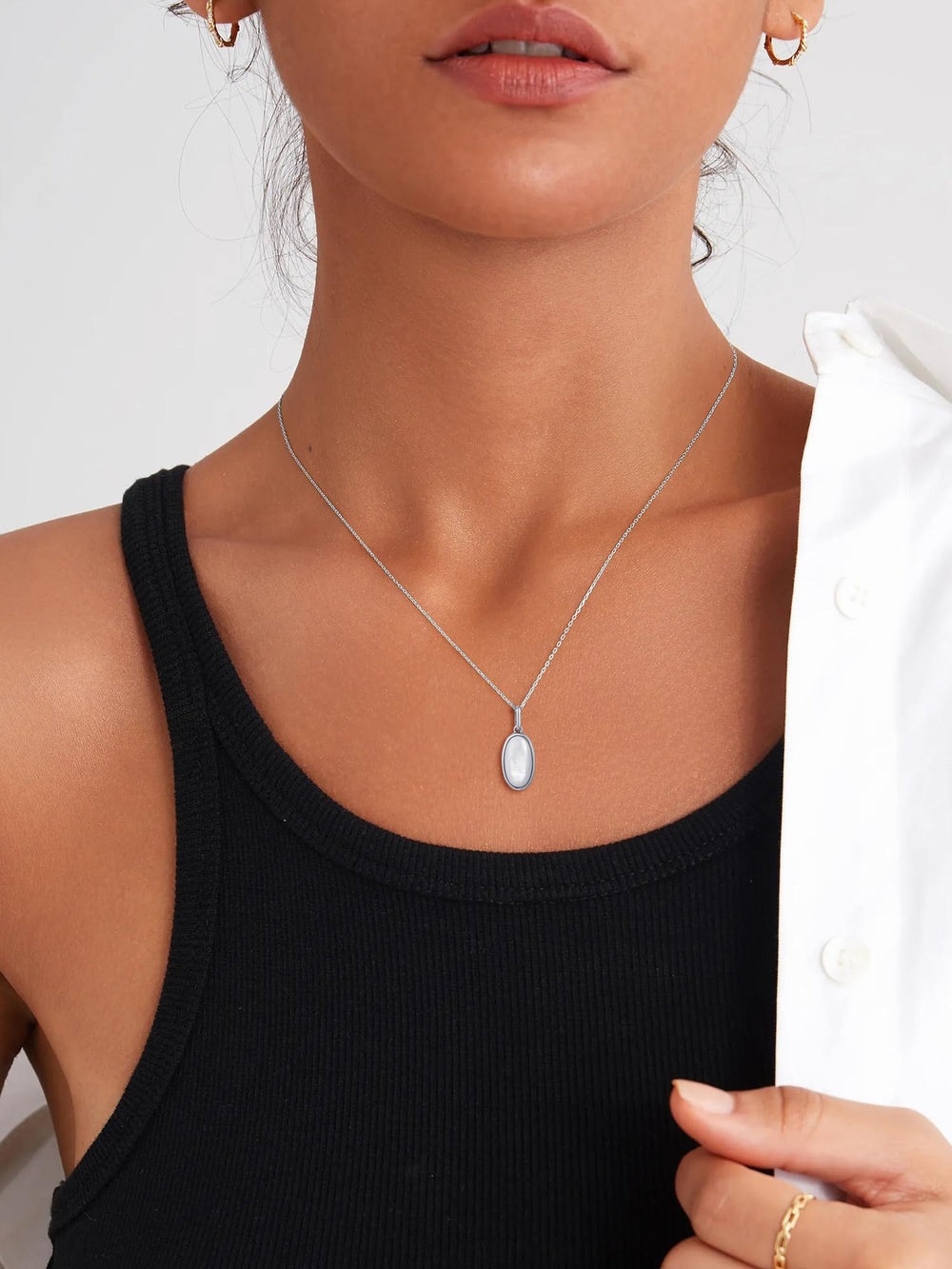 Mother of Pearl Oval Pendant Necklace