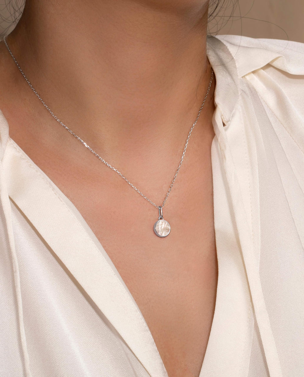 12mm Mother of Pearl Round Pendant Necklace